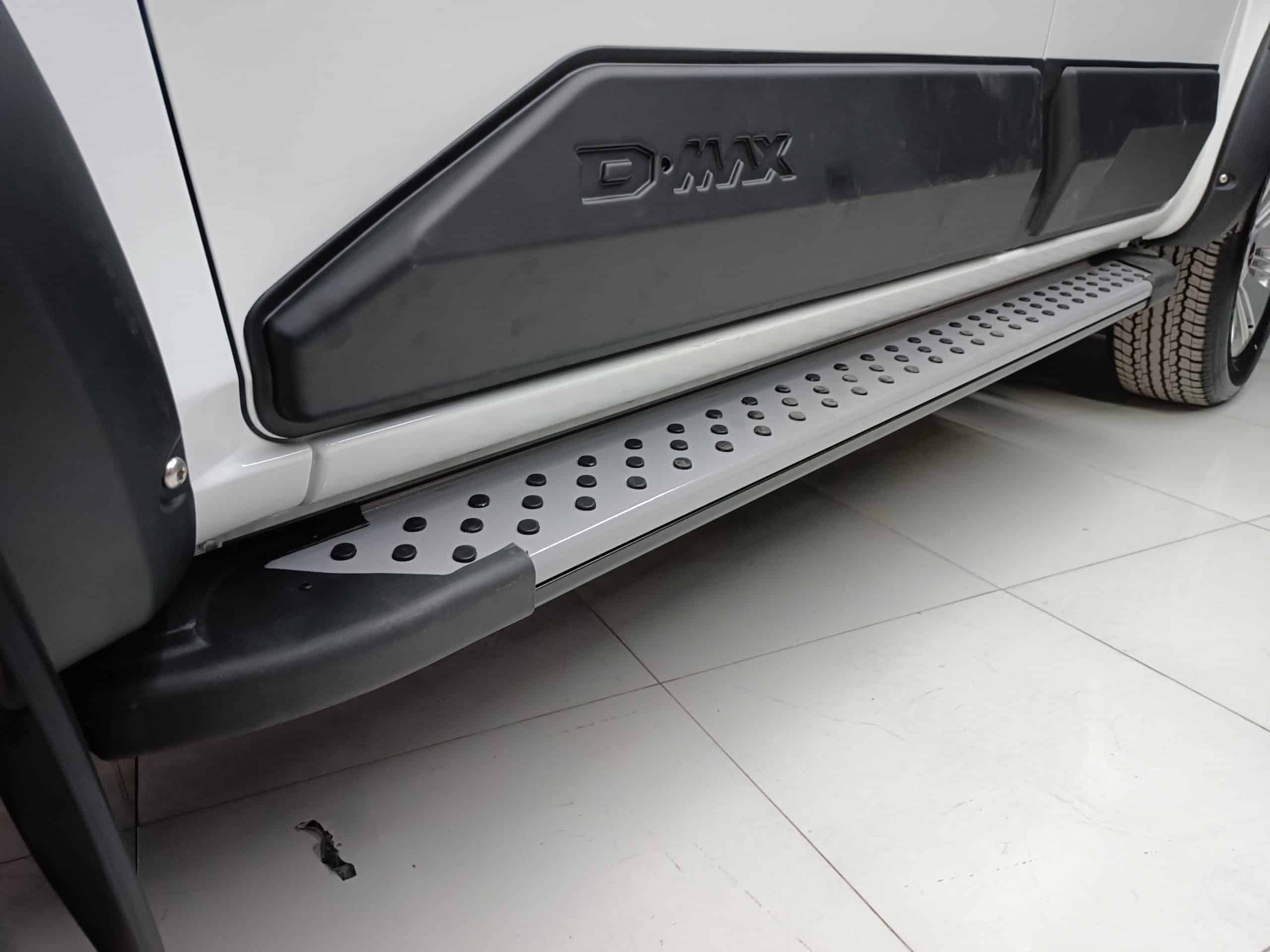 Isuzu D-Max Gri Noktalı Basamak - Görsel 3