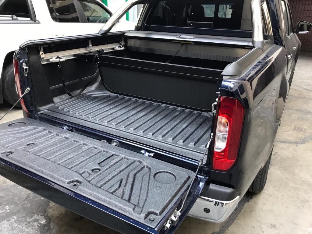 Mercedes X Class Orijinal Hareketli Ara Bölme MRC128
