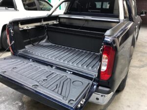 Mercedes X Class Orijinal Hareketli Ara Bölme MRC128 - 1