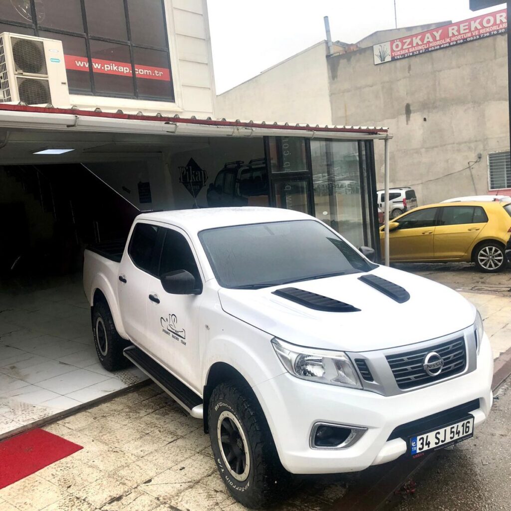 Nissan Navara Çiftli Turbo Izgara