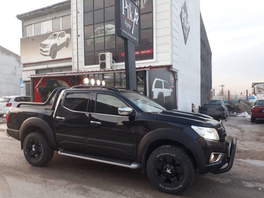 Nissan Navara Yuvarlak Far Aydınlatma