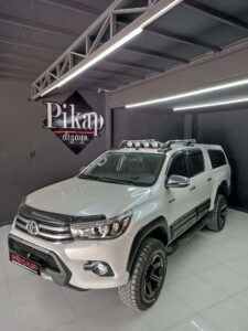 Toyota Hilux Kalın Krom Portbagaj - 1