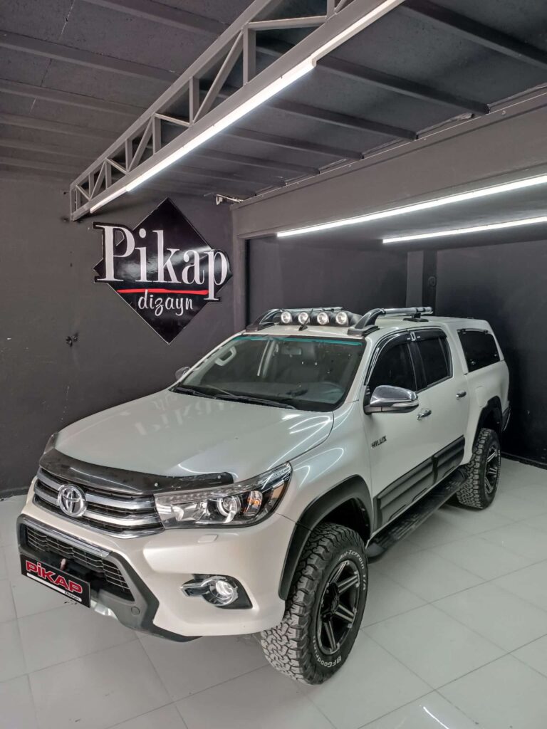 Toyota Hilux Kalın Krom Portbagaj