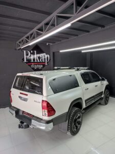 Toyota Hilux Kalın Krom Portbagaj - 3