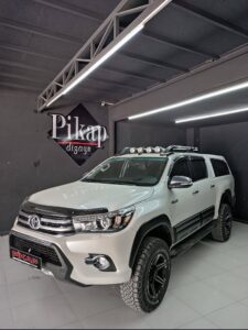 Toyota Hilux Kalın Krom Portbagaj - 2