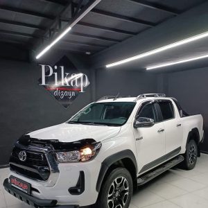 Toyota Hilux Siyah Tiger Ön Koruma