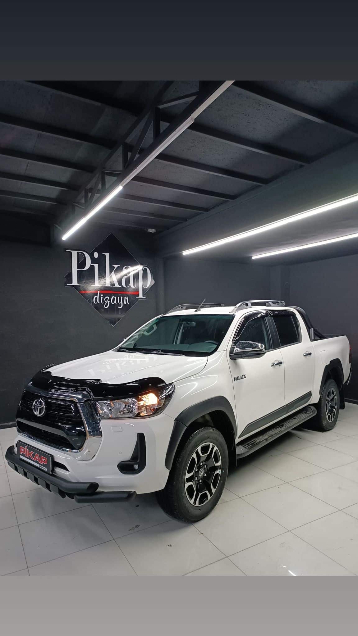Toyota Hilux Siyah Tiger Ön Koruma
