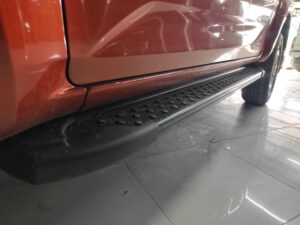 Isuzu D-Max Siyah Noktalı Basamak - 1