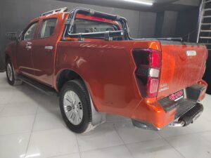 Isuzu D-Max Siyah Noktalı Basamak - 2