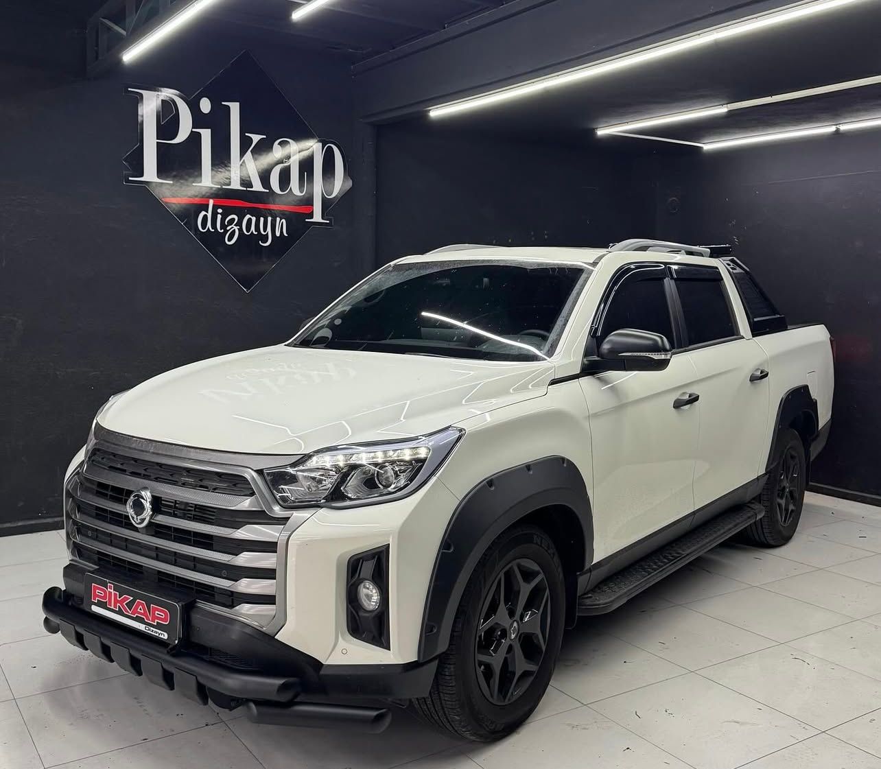 Ssangyong MussoGrand Siyah Noktalı Yan Basamak